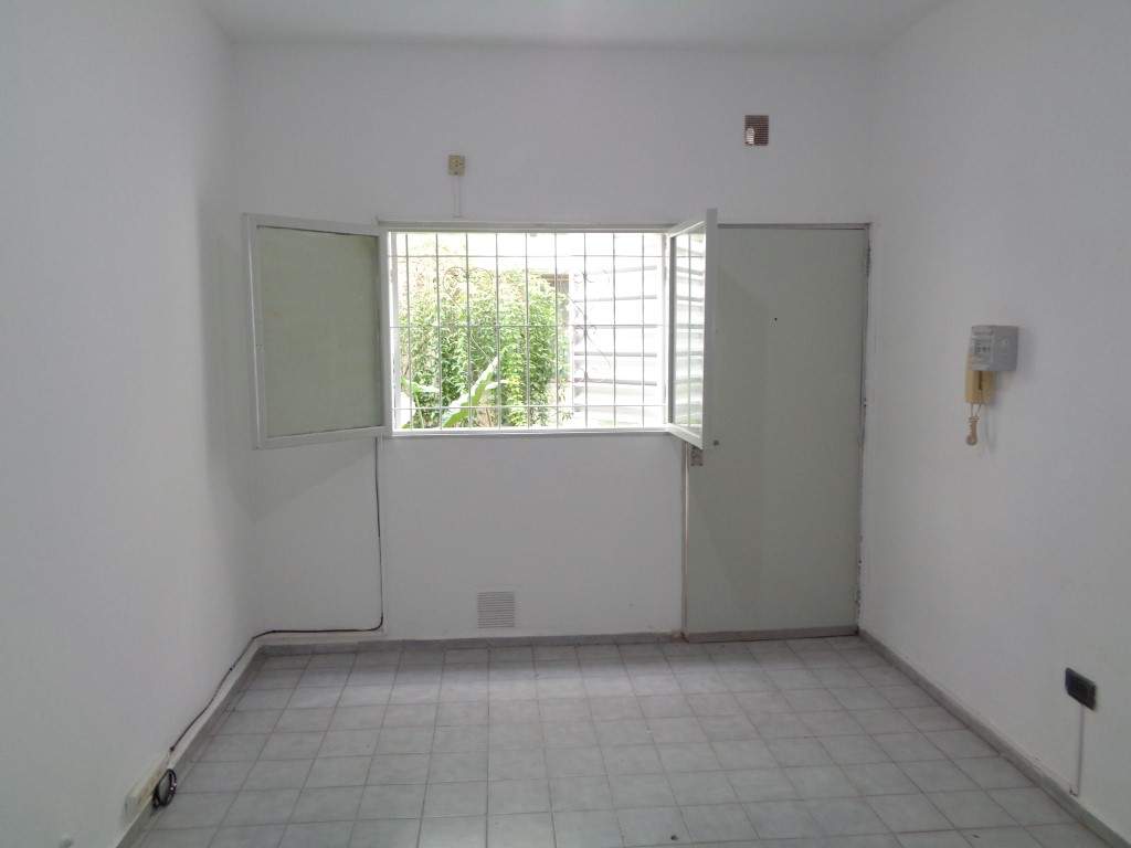 Barrio Alberdi - Departamento de 1 Dormitorio, Amplio y Luminoso con Patio y Terraza Amplia de Uso Común con Tendederos
