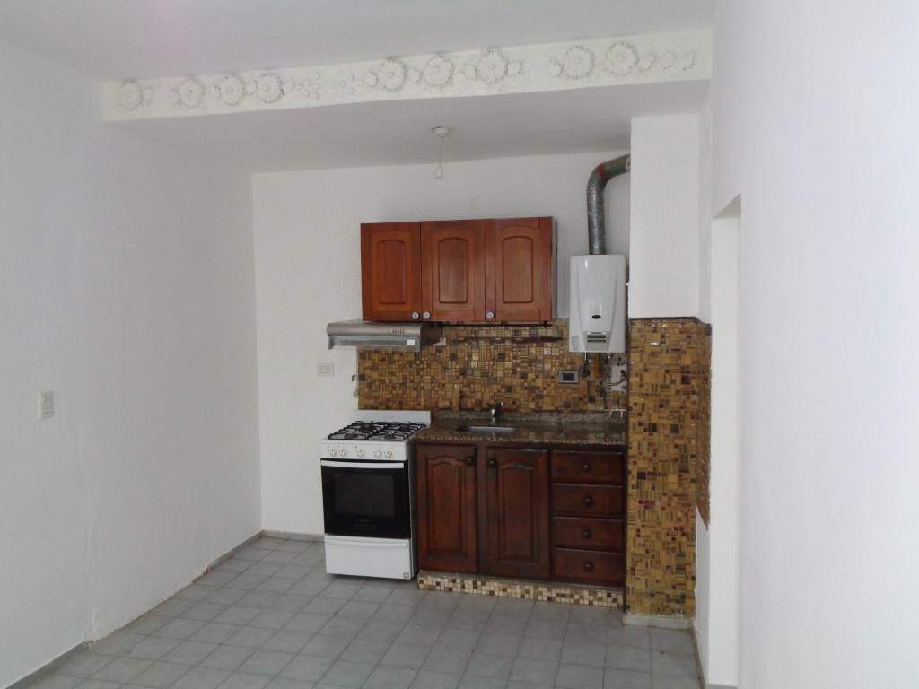 Barrio Alberdi - Departamento de 1 Dormitorio, Amplio y Luminoso con Patio y Terraza Amplia de Uso Común con Tendederos