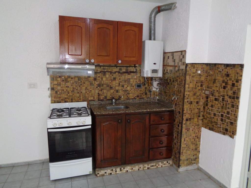Barrio Alberdi - Departamento de 1 Dormitorio, Amplio y Luminoso con Patio y Terraza Amplia de Uso Común con Tendederos