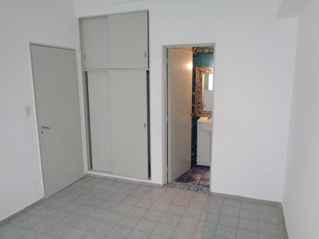 Barrio Alberdi - Departamento de 1 Dormitorio, Amplio y Luminoso con Patio y Terraza Amplia de Uso Común con Tendederos
