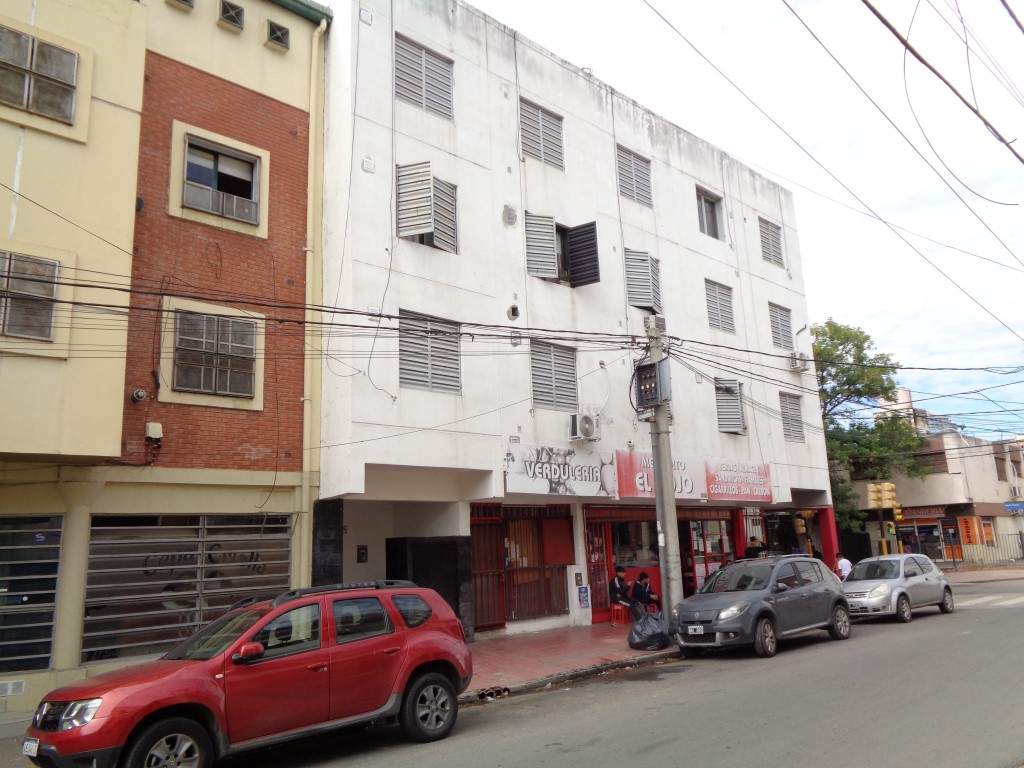 Barrio Alberdi - Departamento de 1 Dormitorio, Amplio y Luminoso con Patio y Terraza Amplia de Uso Común con Tendederos