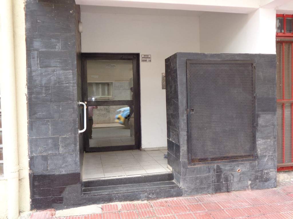 Barrio Alberdi - Departamento de 1 Dormitorio, Amplio y Luminoso con Patio y Terraza Amplia de Uso Común con Tendederos