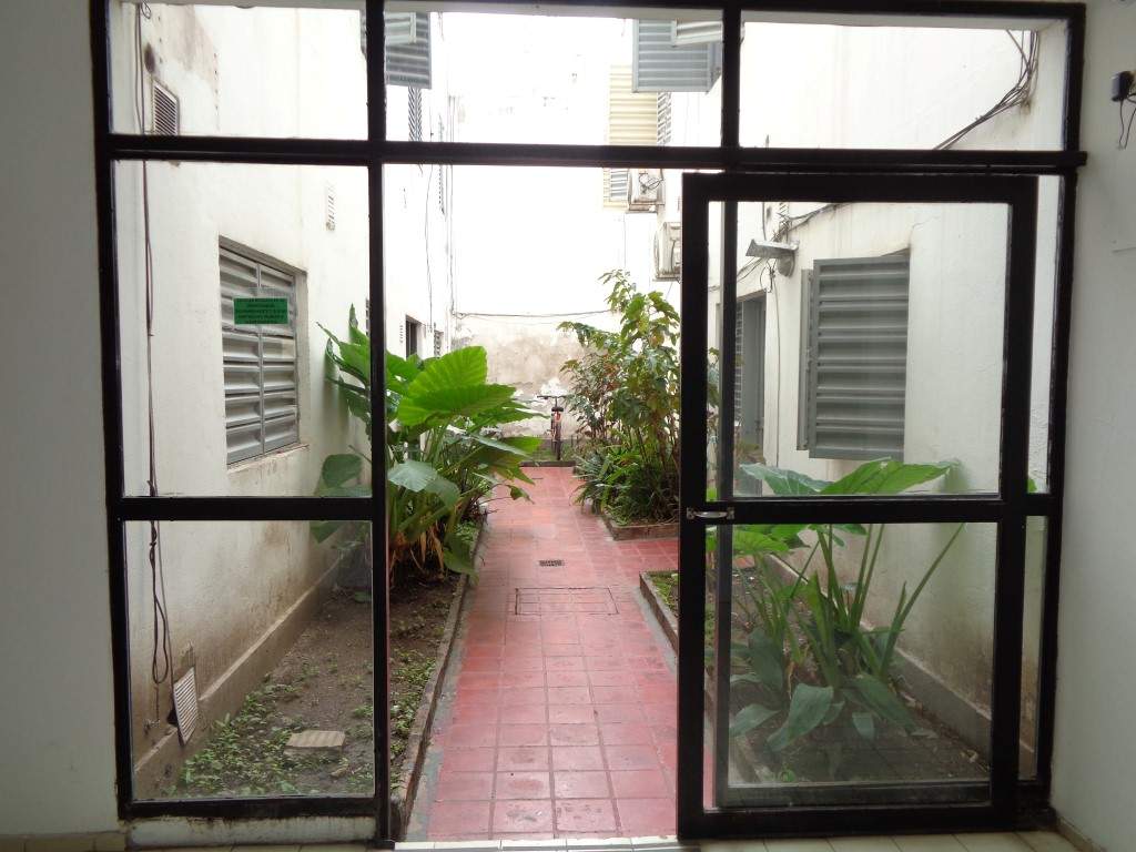 Barrio Alberdi - Departamento de 1 Dormitorio, Amplio y Luminoso con Patio y Terraza Amplia de Uso Común con Tendederos