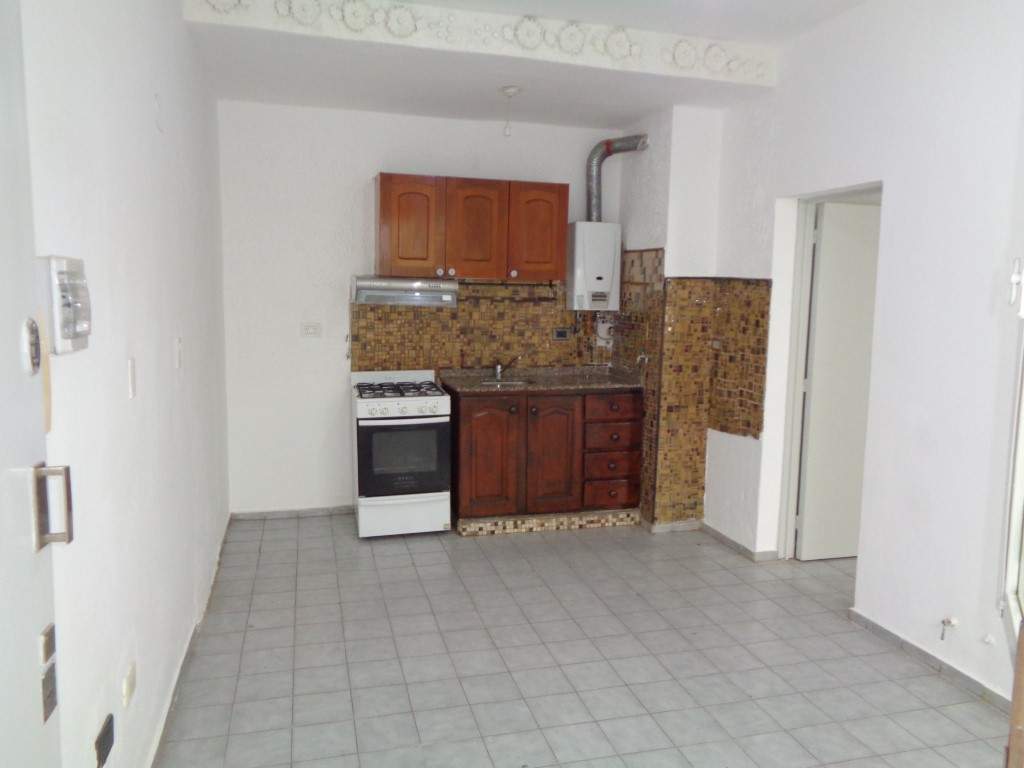 Barrio Alberdi - Departamento de 1 Dormitorio, Amplio y Luminoso con Patio y Terraza Amplia de Uso Común con Tendederos