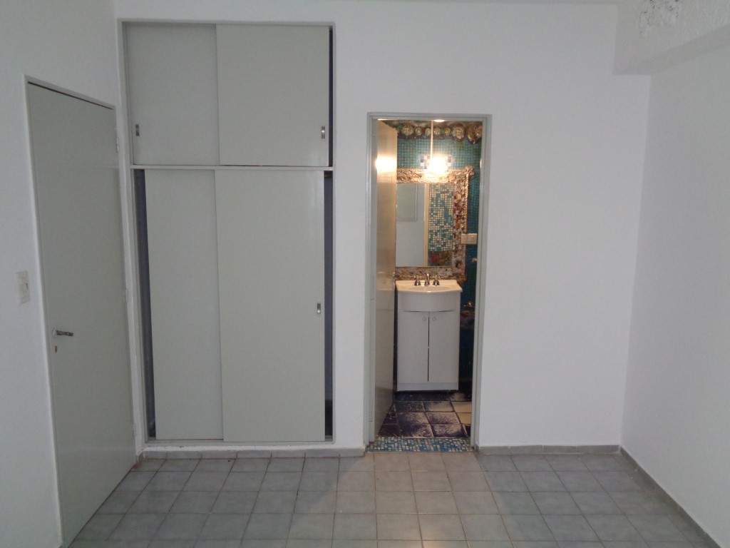 Barrio Alberdi - Departamento de 1 Dormitorio, Amplio y Luminoso con Patio y Terraza Amplia de Uso Común con Tendederos