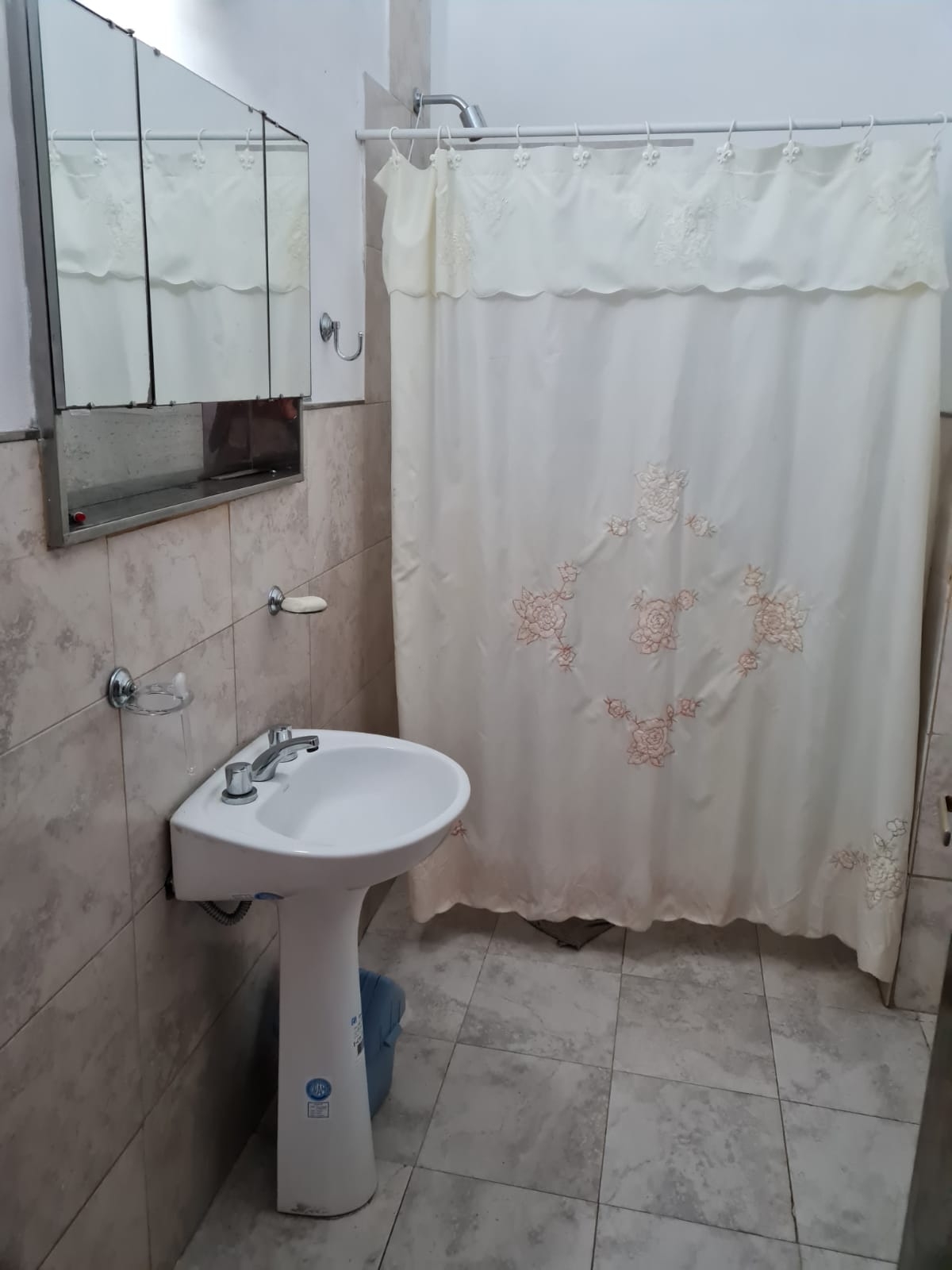 Venta casa de 2 dorm. y dpto de 1 dorm. a 1 cuadra del río - Carlos Paz