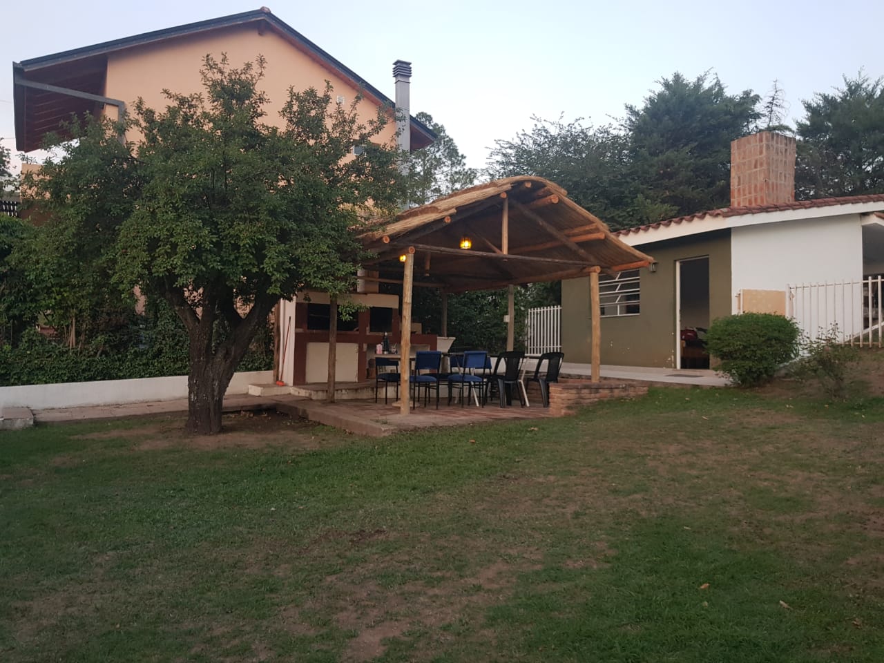 Venta casa de 2 dorm. y dpto de 1 dorm. a 1 cuadra del río - Carlos Paz