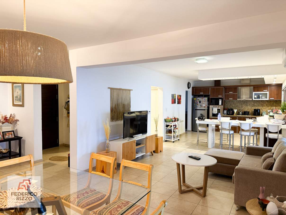 EXCLUSIVA CASA EN AMPLIACIÓN URCA (APTA CREDITO) DISEÑO DE PRIMERA Y SEGURIDAD