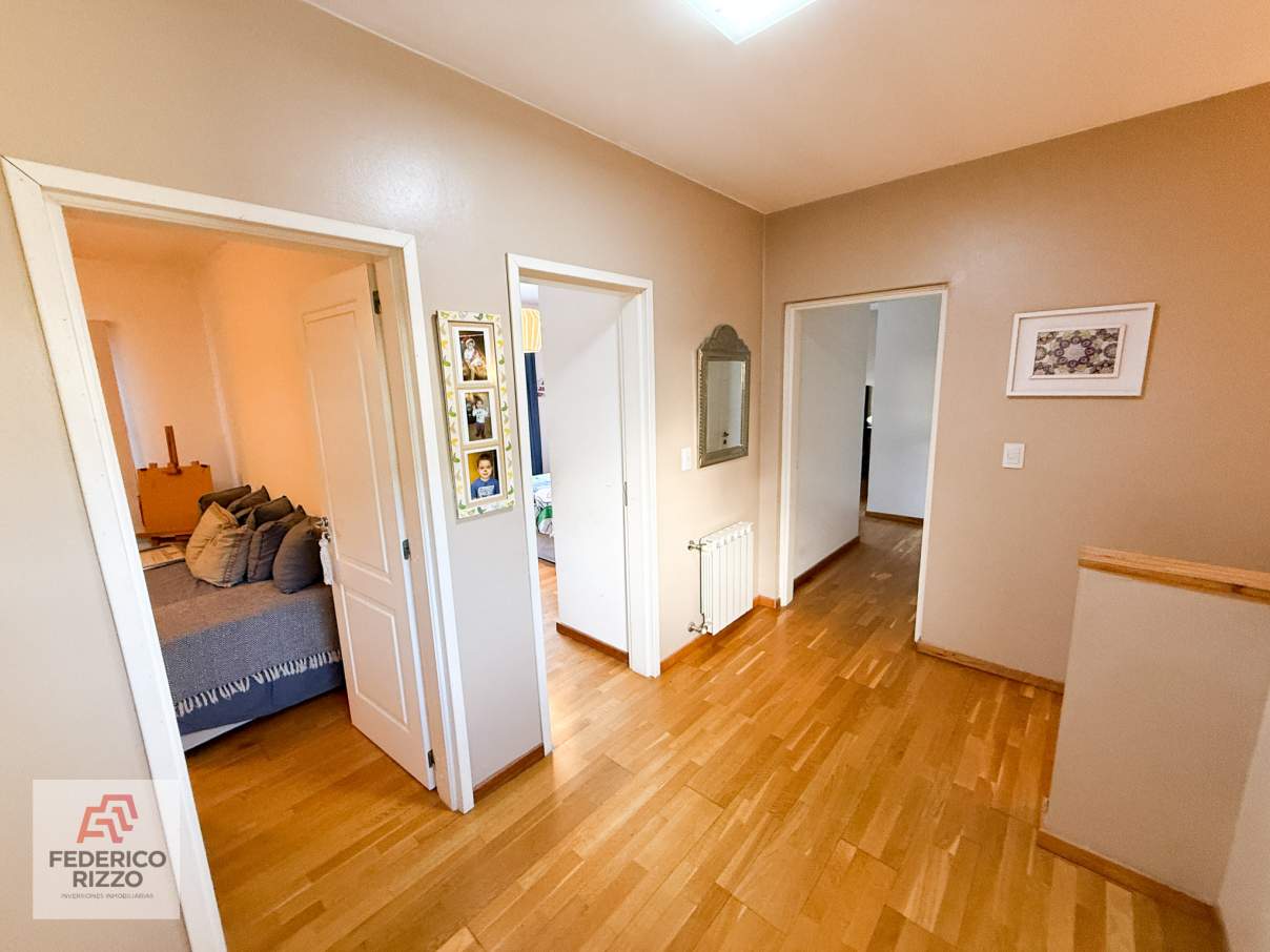 EXCLUSIVA CASA EN AMPLIACIÓN URCA (APTA CREDITO) DISEÑO DE PRIMERA Y SEGURIDAD
