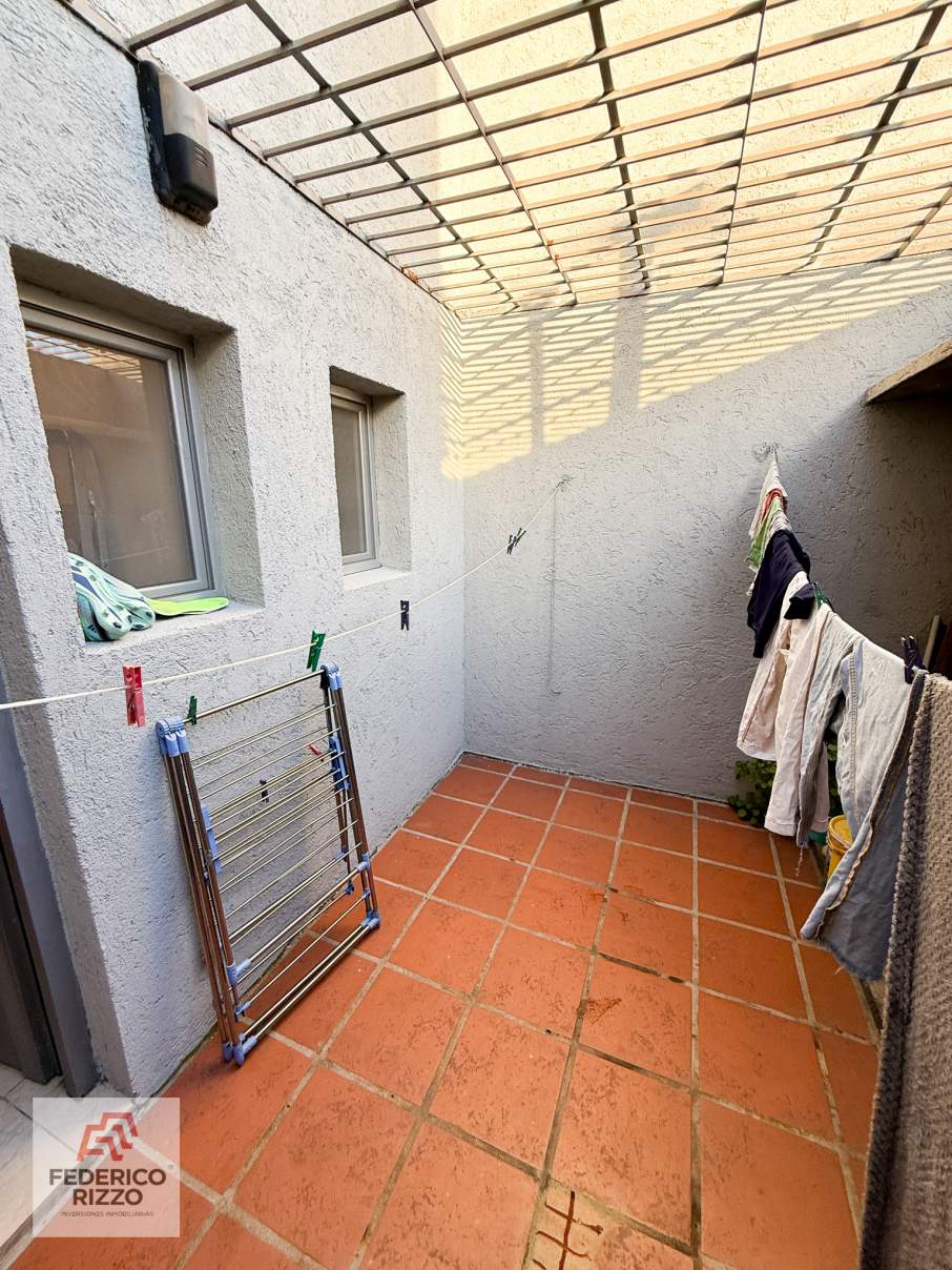 EXCLUSIVA CASA EN AMPLIACIÓN URCA (APTA CREDITO) DISEÑO DE PRIMERA Y SEGURIDAD