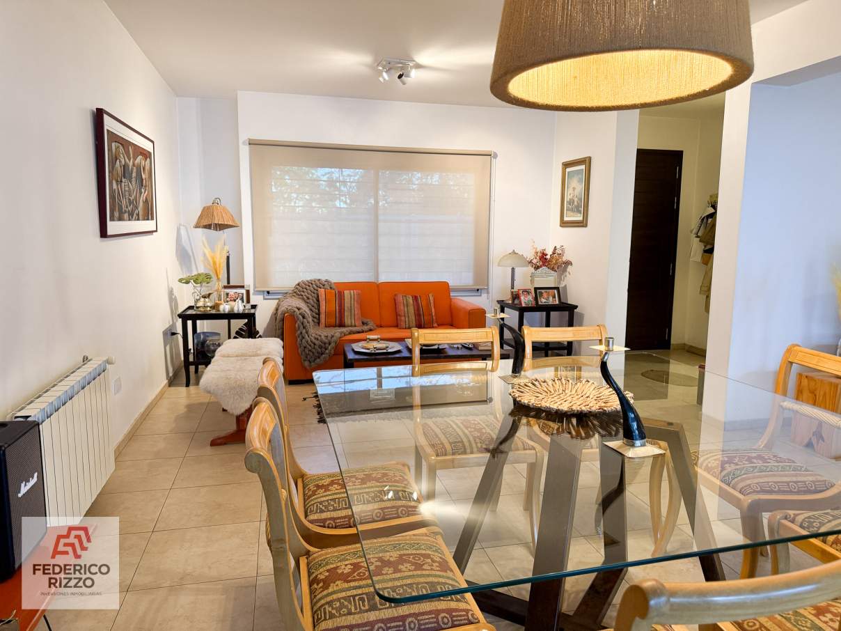 EXCLUSIVA CASA EN AMPLIACIÓN URCA (APTA CREDITO) DISEÑO DE PRIMERA Y SEGURIDAD