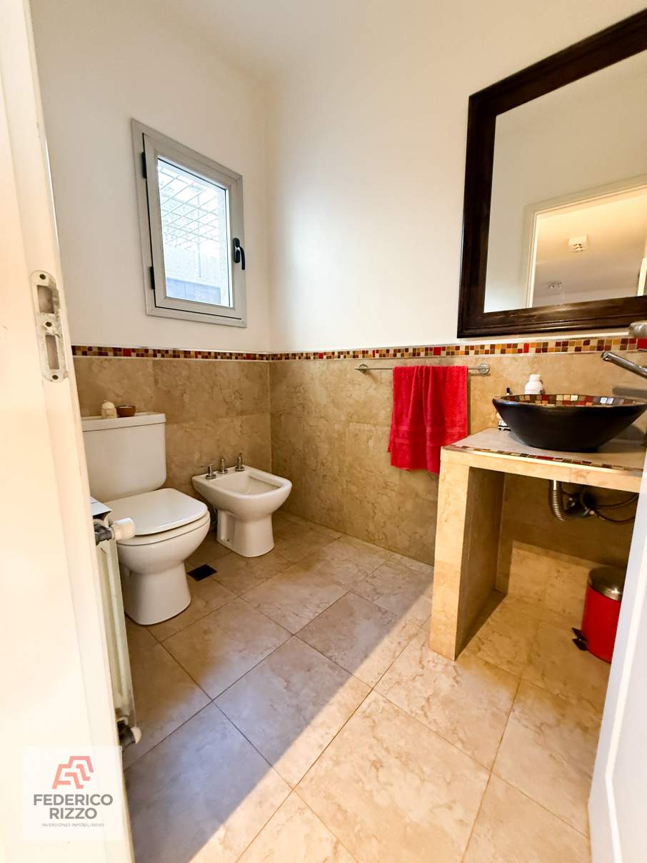EXCLUSIVA CASA EN AMPLIACIÓN URCA (APTA CREDITO) DISEÑO DE PRIMERA Y SEGURIDAD