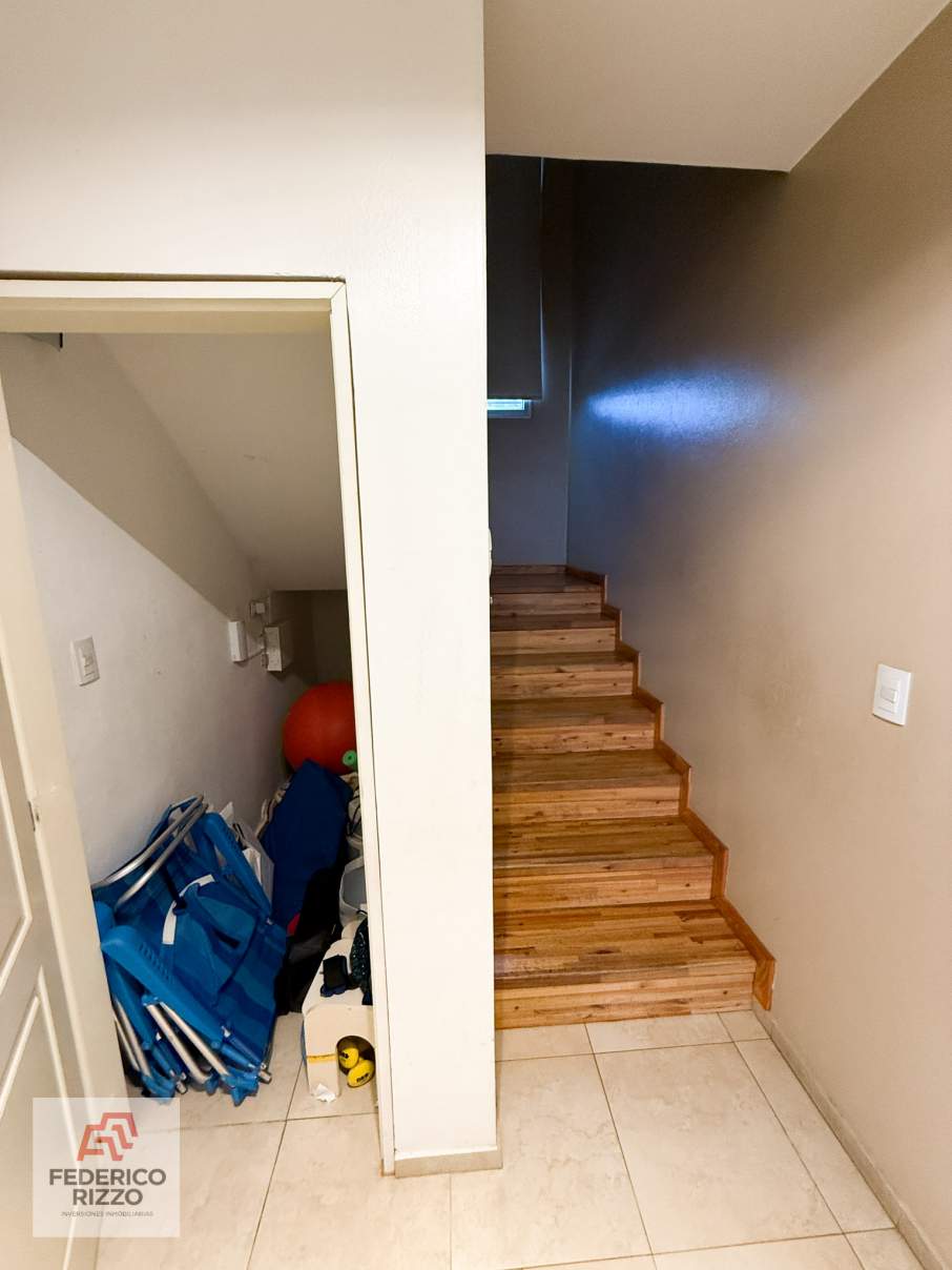 EXCLUSIVA CASA EN AMPLIACIÓN URCA (APTA CREDITO) DISEÑO DE PRIMERA Y SEGURIDAD