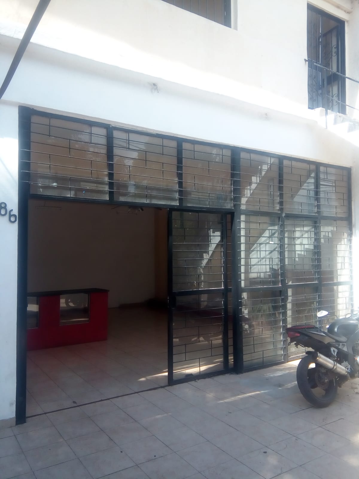 LOCAL COMERCIAL - VILLA ALLENDE PARQUE - SOBRE AVENIDA PRINCIPAL