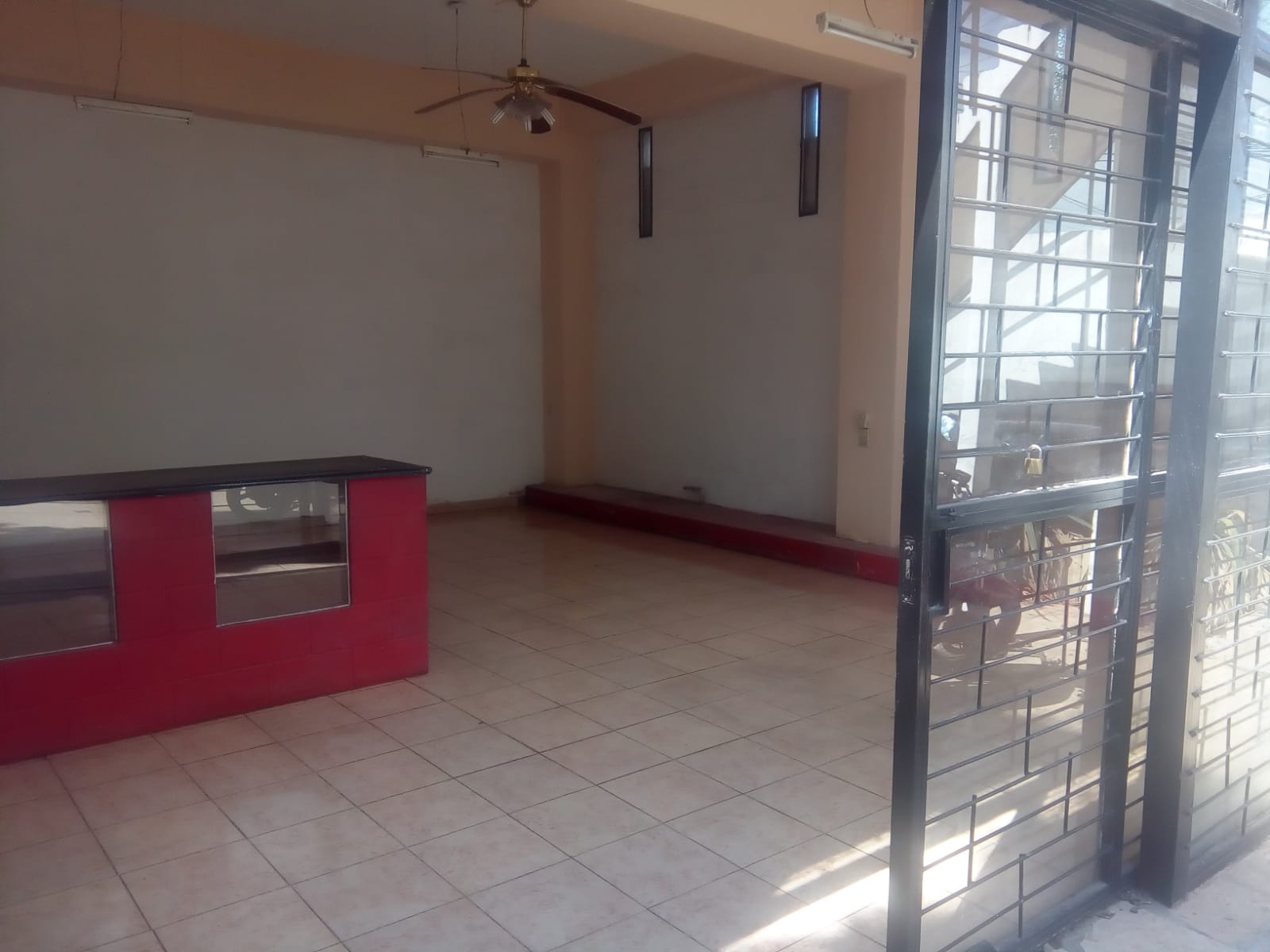 LOCAL COMERCIAL - VILLA ALLENDE PARQUE - SOBRE AVENIDA PRINCIPAL