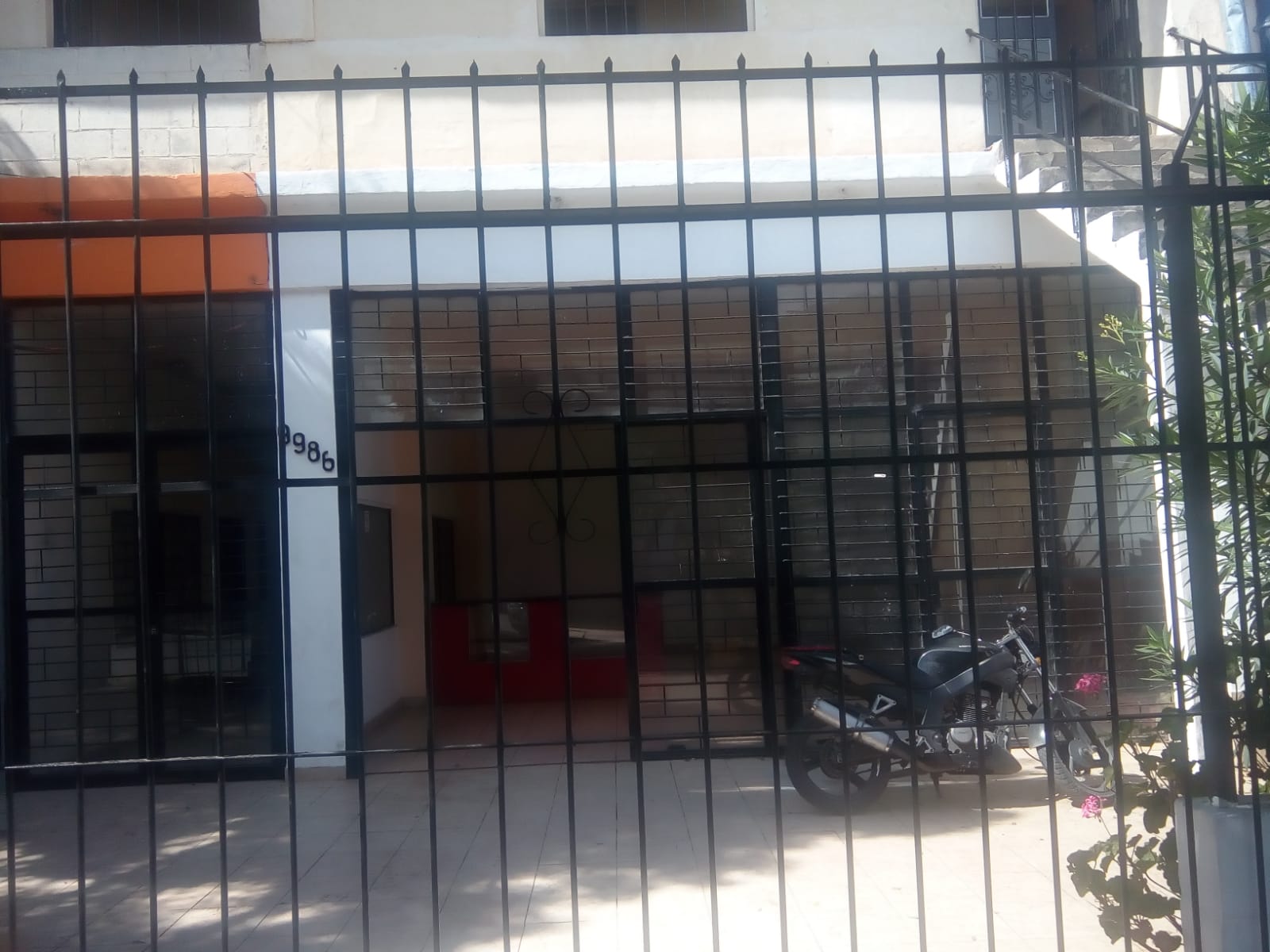 LOCAL COMERCIAL - VILLA ALLENDE PARQUE - SOBRE AVENIDA PRINCIPAL