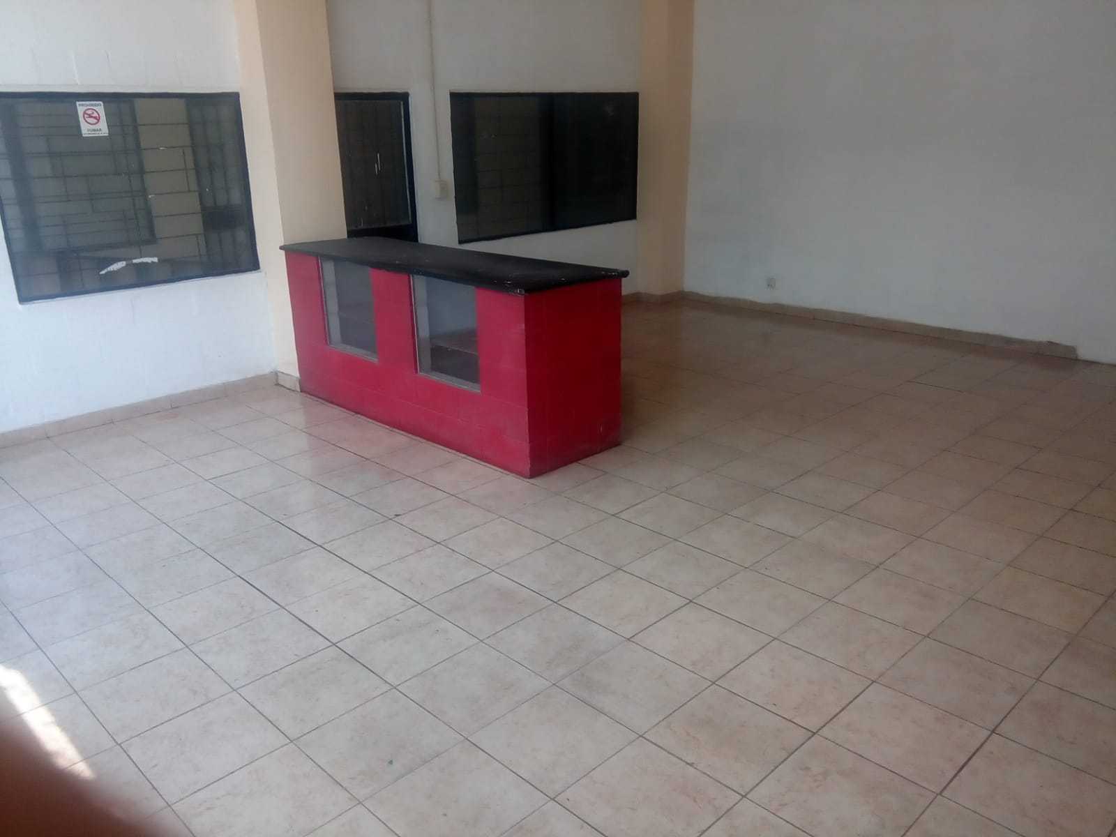 LOCAL COMERCIAL - VILLA ALLENDE PARQUE - SOBRE AVENIDA PRINCIPAL