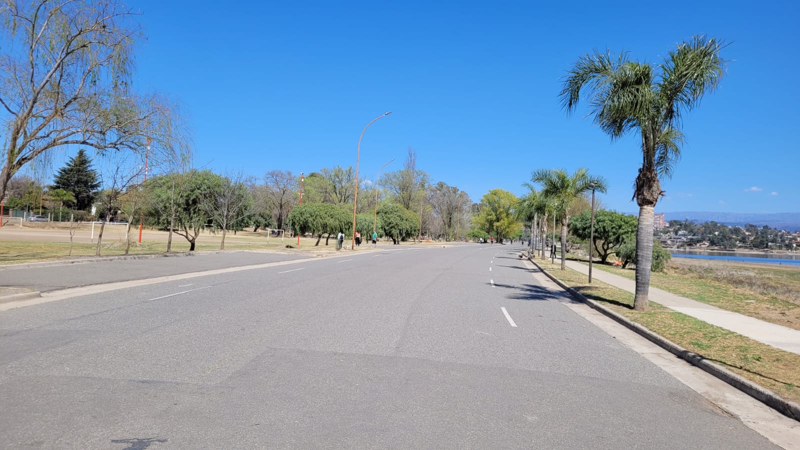 DEPARTAMENTO EN VENTA CARLOS PAZ - COSTANERA - PILETA COCHERA