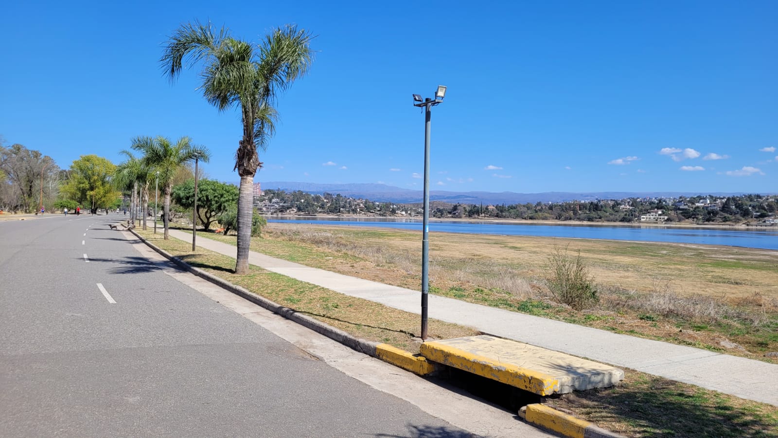 DEPARTAMENTO EN VENTA CARLOS PAZ - COSTANERA - PILETA COCHERA