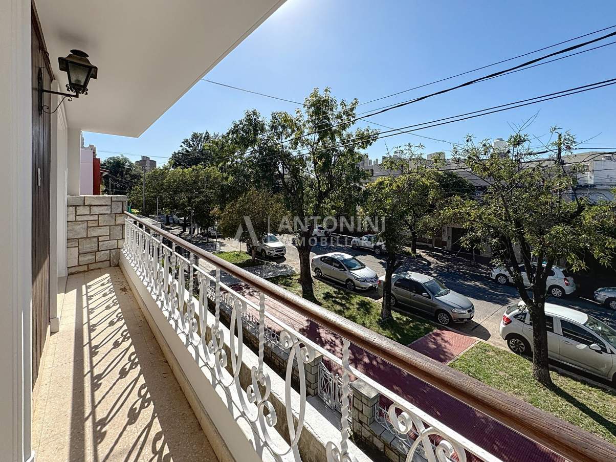 Apto Bancor Impecable Casa en Venta de 4 Dormitorios  en B Cofico