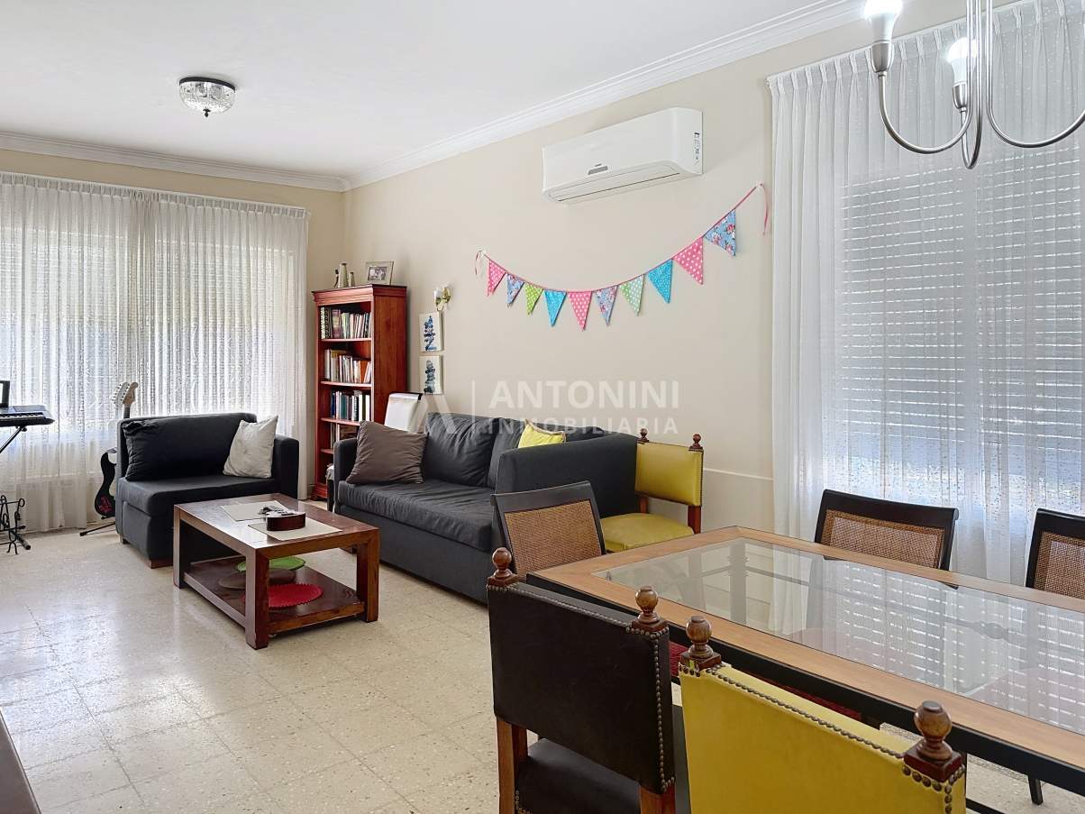 Apto Bancor Impecable Casa en Venta de 4 Dormitorios  en B Cofico