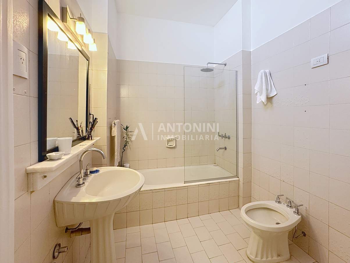 Apto Bancor Impecable Casa en Venta de 4 Dormitorios  en B Cofico