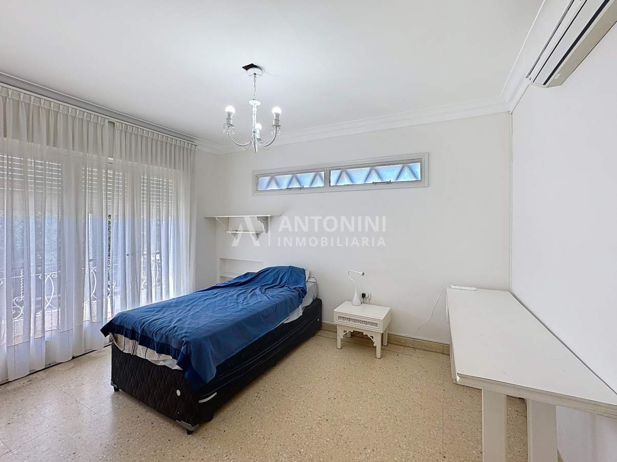 Apto Bancor Impecable Casa en Venta de 4 Dormitorios  en B Cofico