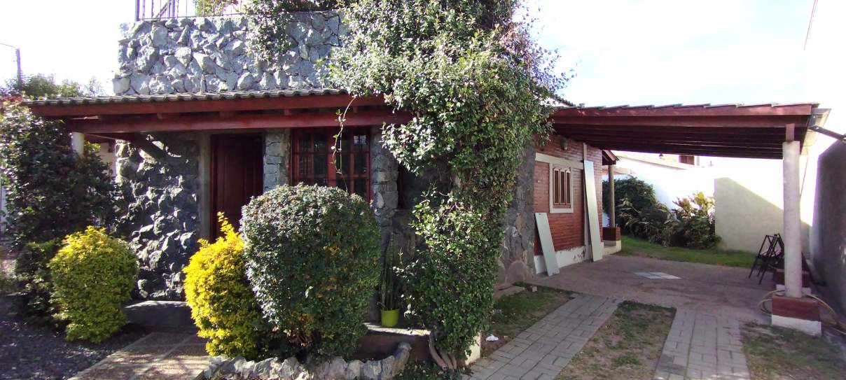 Casa 2 domitorios (1 en suite cvestidor) - B Stoecklin - La Calera