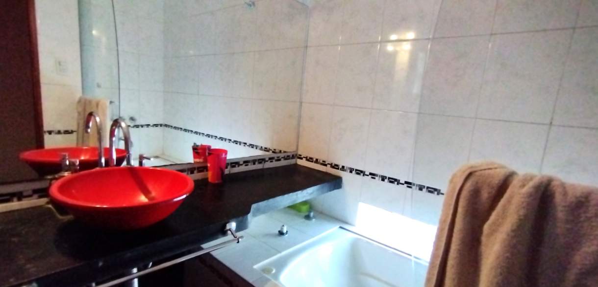 Casa 2 domitorios (1 en suite cvestidor) - B Stoecklin - La Calera