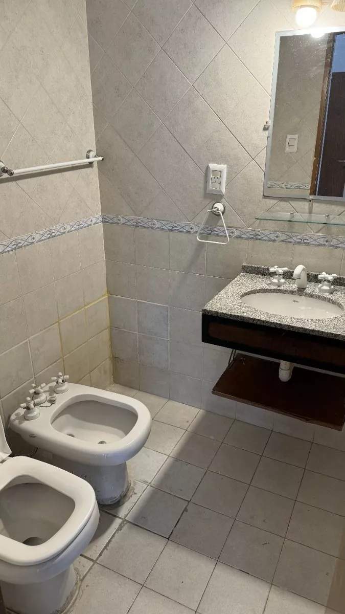 VENTA DE DEPARTAMENTO 2 DORMITORIOS 2 BAÑOS A 1 CUADRA DE PLAZA ESPAÑA