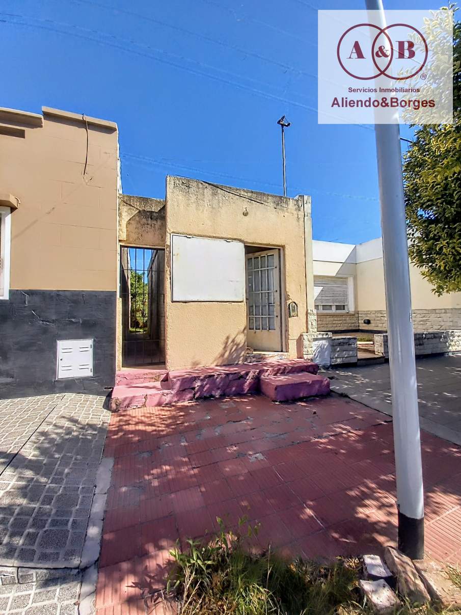VENDEMOS CASA (INTERNA) PARA REFACCIONAR, CON LOCAL COMERCIAL BARRIO GRAL PAZ, RO CUARTO CRDOBA