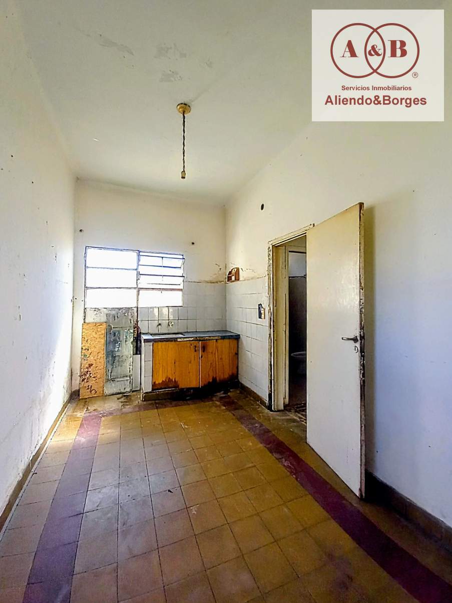 VENDEMOS CASA (INTERNA) PARA REFACCIONAR, CON LOCAL COMERCIAL BARRIO GRAL PAZ, RO CUARTO CRDOBA