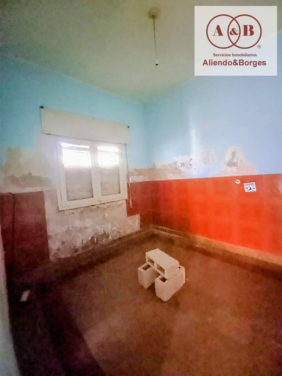 VENDEMOS CASA (INTERNA) PARA REFACCIONAR, CON LOCAL COMERCIAL BARRIO GRAL PAZ, RO CUARTO CRDOBA