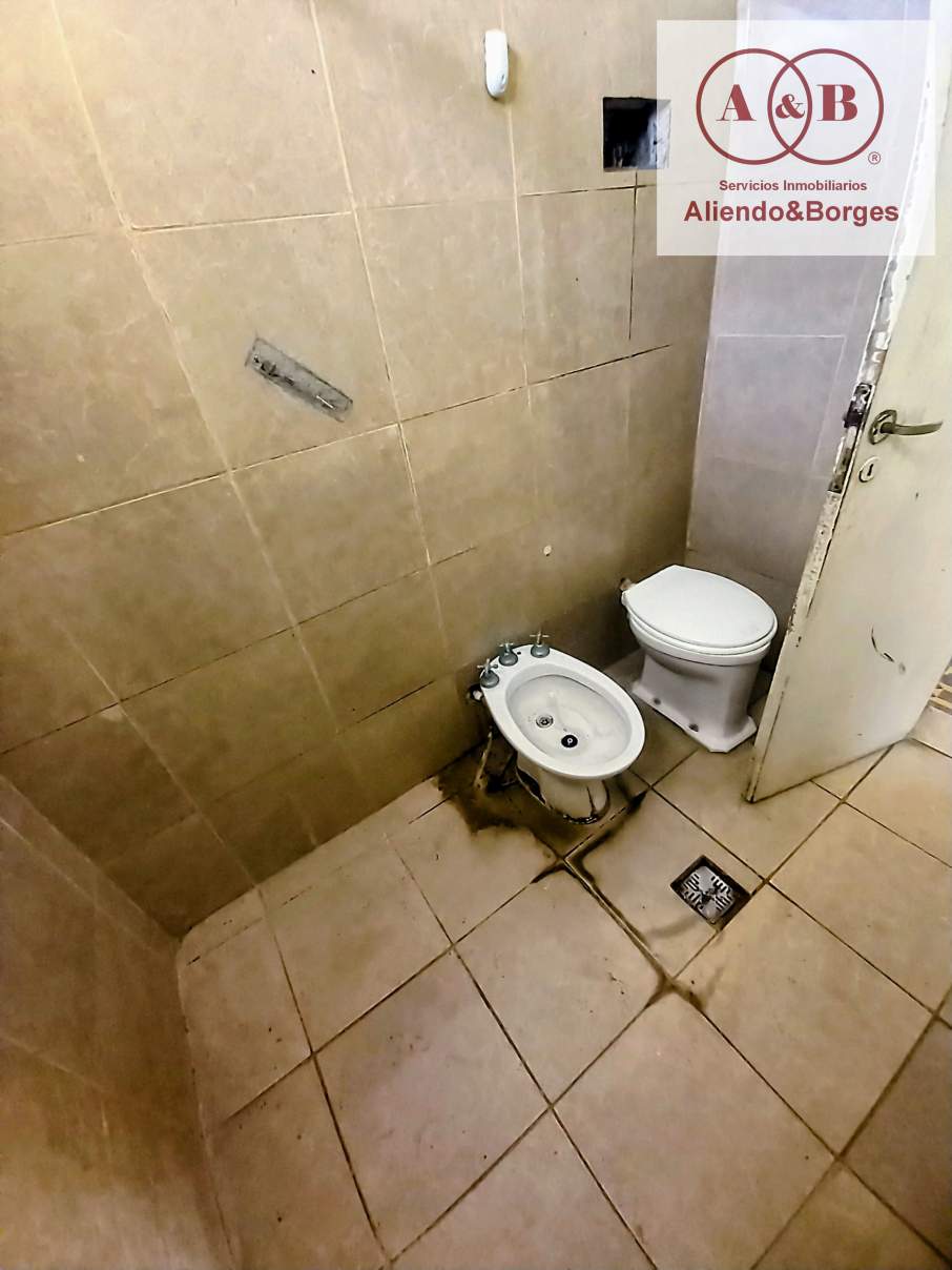 VENDEMOS CASA (INTERNA) PARA REFACCIONAR, CON LOCAL COMERCIAL BARRIO GRAL PAZ, RO CUARTO CRDOBA