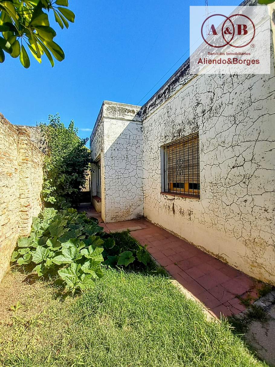 VENDEMOS CASA (INTERNA) PARA REFACCIONAR, CON LOCAL COMERCIAL BARRIO GRAL PAZ, RO CUARTO CRDOBA