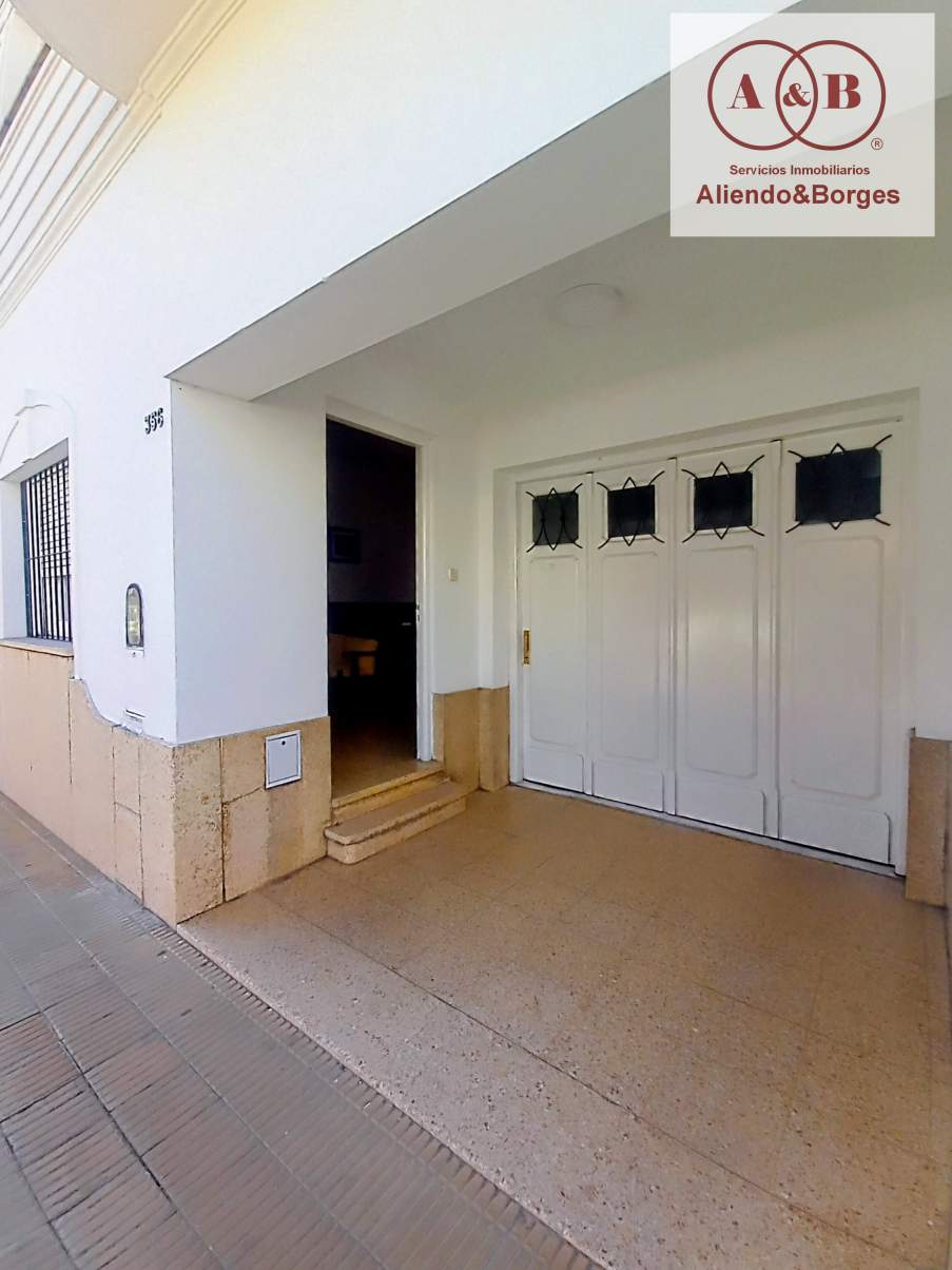 VENDEMOS CASA CENTRICA, APTA FAMILIA, COMERCIO Y SERVICIOS