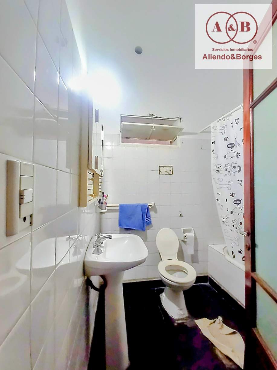 VENDEMOS CASA CENTRICA, APTA FAMILIA, COMERCIO Y SERVICIOS