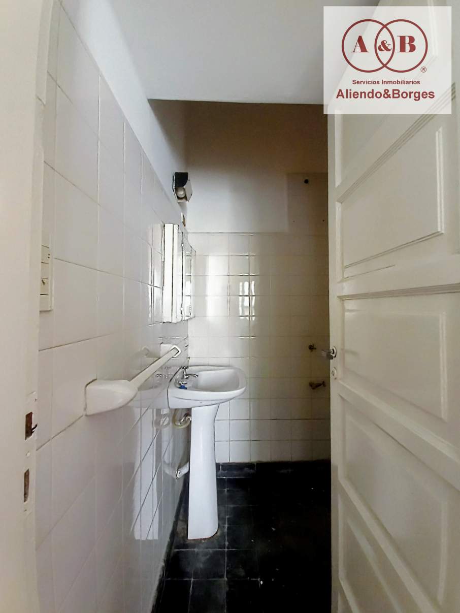 VENDEMOS CASA CENTRICA, APTA FAMILIA, COMERCIO Y SERVICIOS