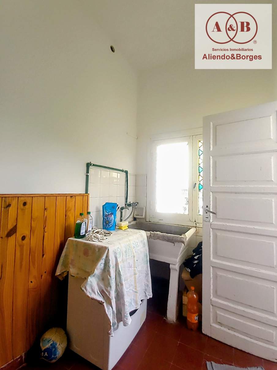 VENDEMOS CASA CENTRICA, APTA FAMILIA, COMERCIO Y SERVICIOS