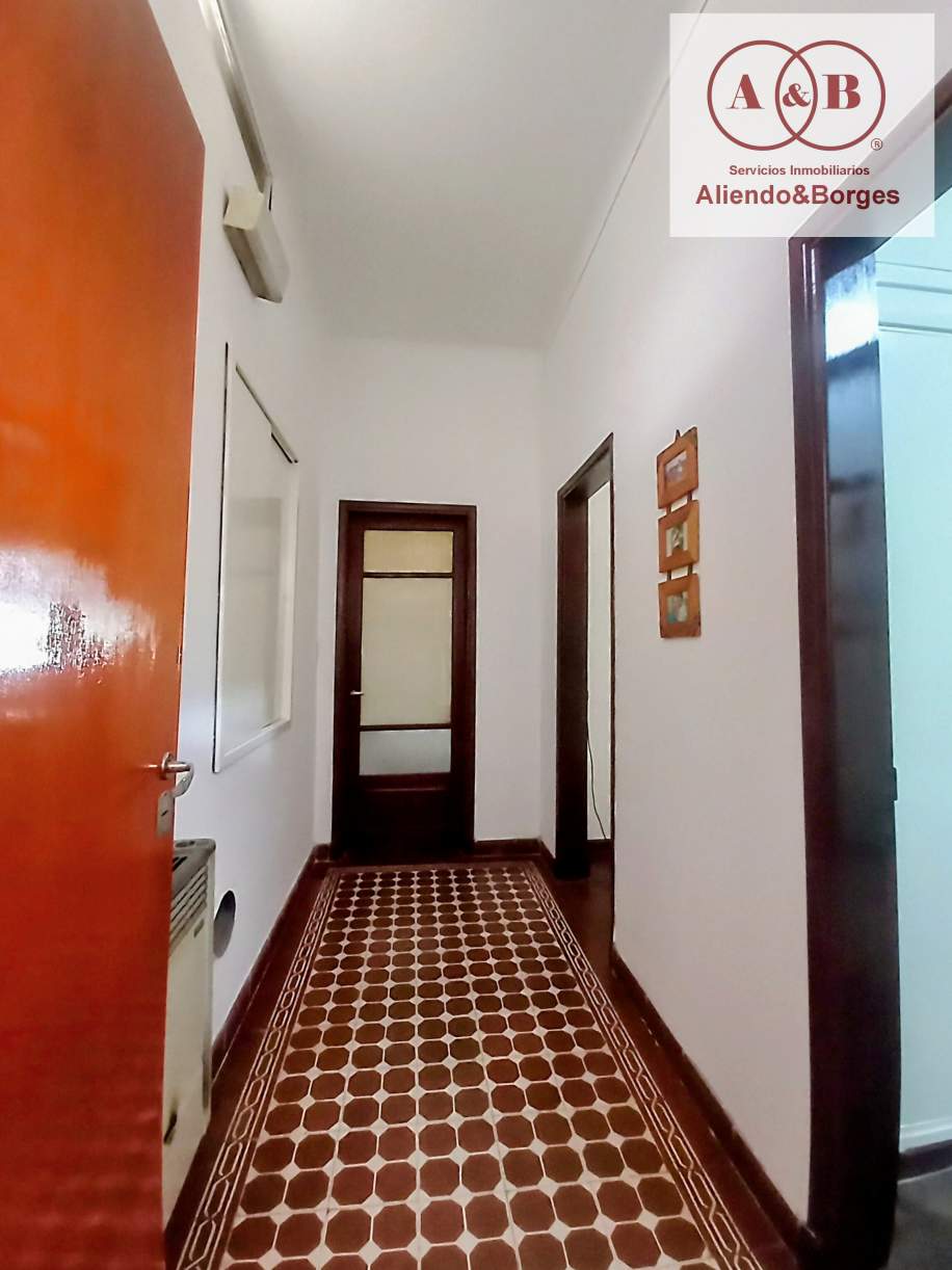 VENDEMOS CASA CENTRICA, APTA FAMILIA, COMERCIO Y SERVICIOS