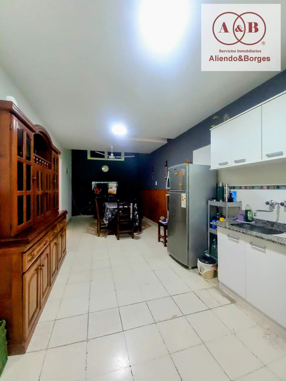 VENDEMOS CASA CENTRICA, APTA FAMILIA, COMERCIO Y SERVICIOS