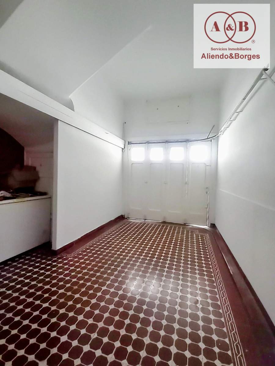 VENDEMOS CASA CENTRICA, APTA FAMILIA, COMERCIO Y SERVICIOS