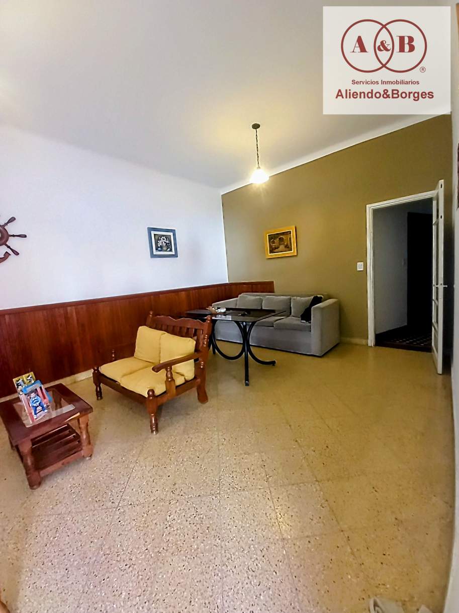 VENDEMOS CASA CENTRICA, APTA FAMILIA, COMERCIO Y SERVICIOS