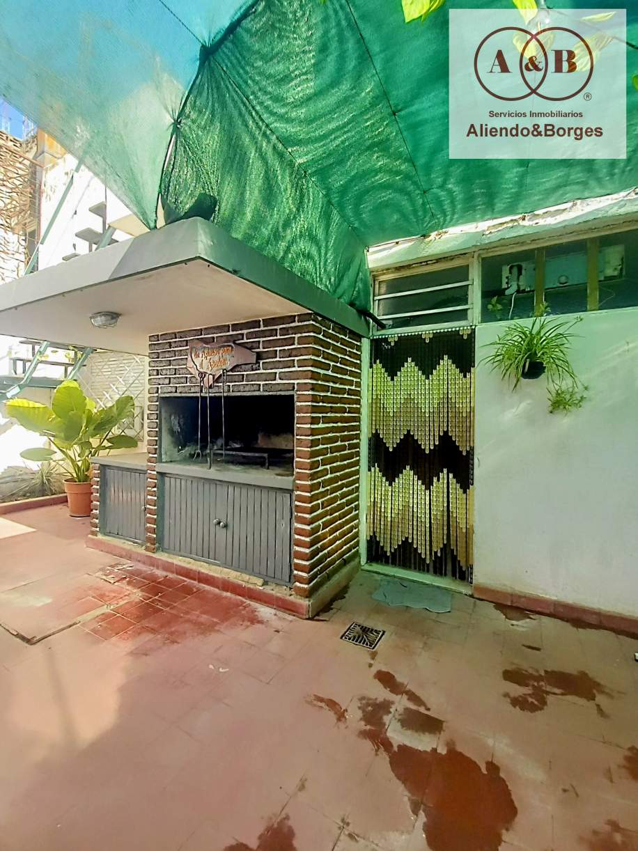 VENDEMOS CASA CENTRICA, APTA FAMILIA, COMERCIO Y SERVICIOS