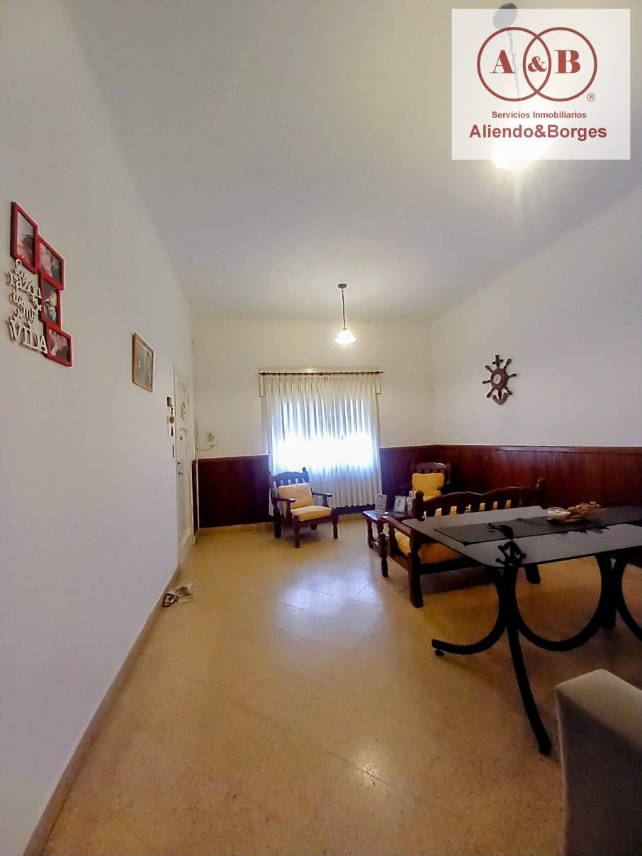 VENDEMOS CASA CENTRICA, APTA FAMILIA, COMERCIO Y SERVICIOS