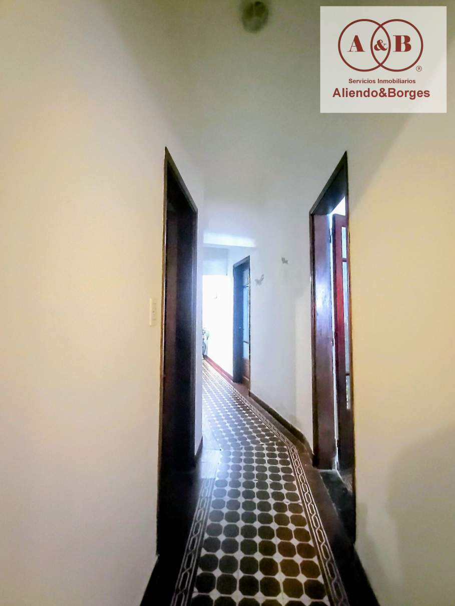 VENDEMOS CASA CENTRICA, APTA FAMILIA, COMERCIO Y SERVICIOS