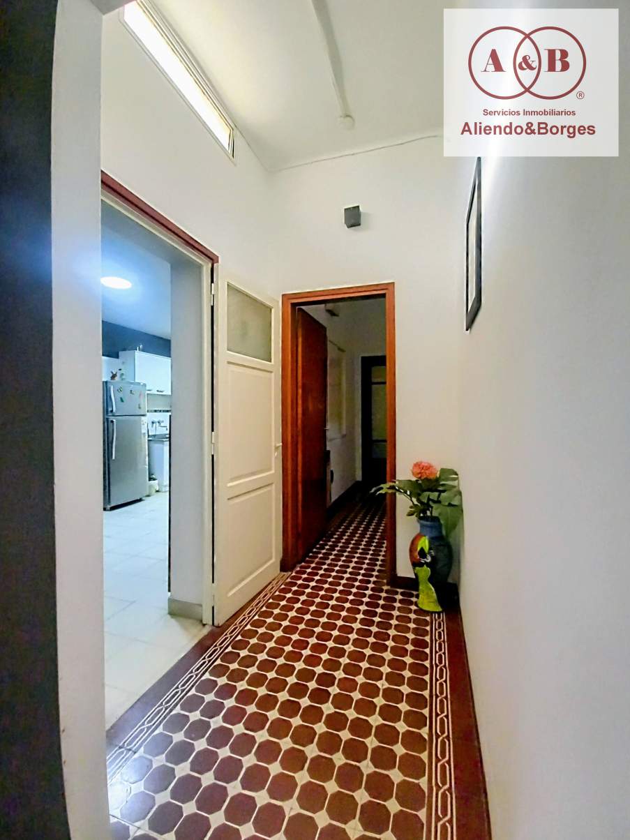 VENDEMOS CASA CENTRICA, APTA FAMILIA, COMERCIO Y SERVICIOS