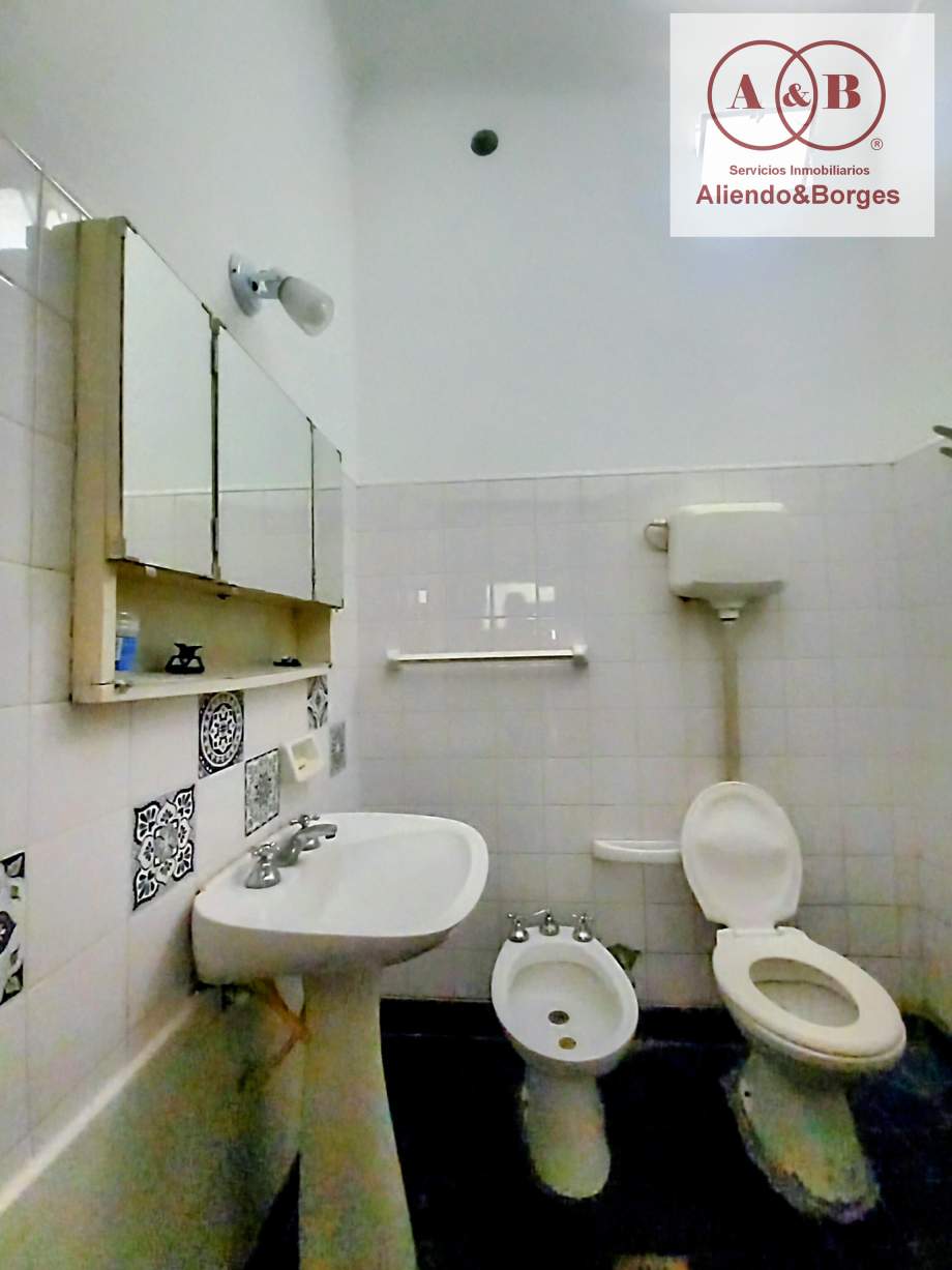 VENDEMOS CASA CENTRICA, APTA FAMILIA, COMERCIO Y SERVICIOS