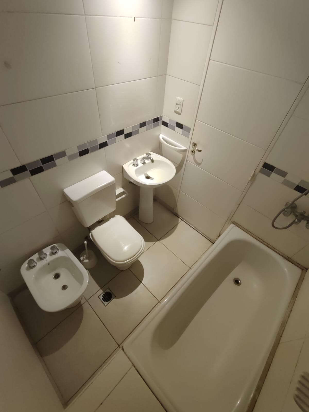 ALQUILER DPTO 1 DORM  ESCRITORIO - SOBRE VELEZ SARFIELD