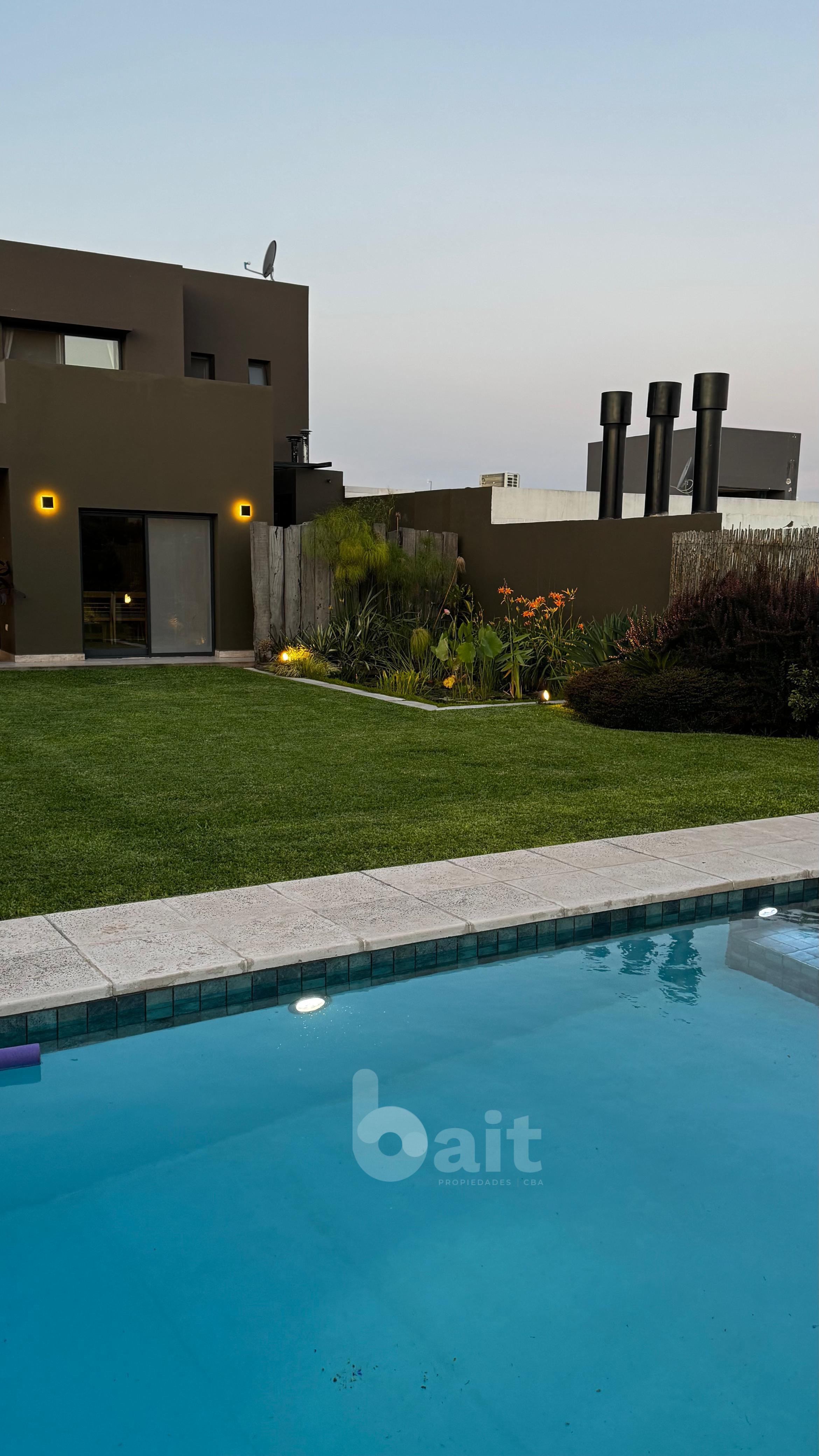 VENDO CASA 3 DORMITORIOS ESCRITORIO SANTINA NORTE VALLE ESCONDIDO